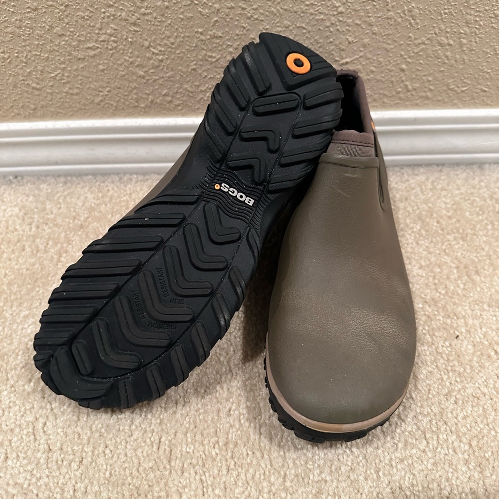 Bogs waterproof women’s size 7, sauvie Chelsea slip on.